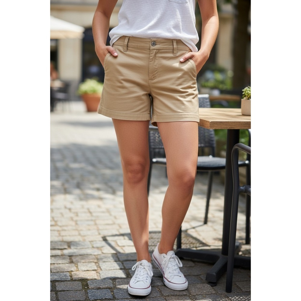 Tommy Hilfiger Women's Mid Rise Chino Khaki Shorts Sz 4